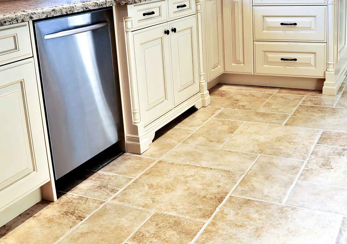 Perbandingan Ketahanan Granit Tile vs Batu Alam Lain